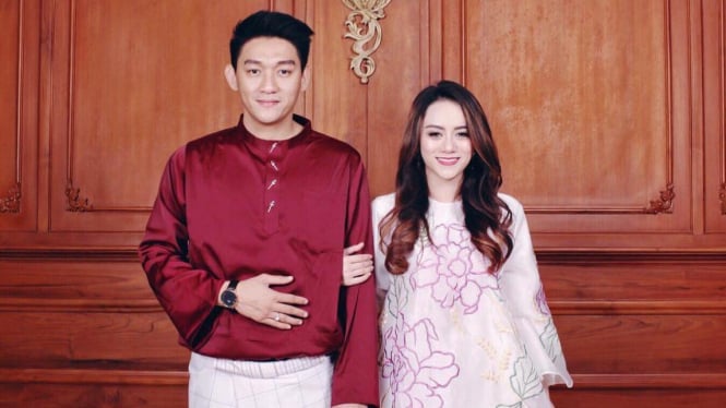 Ifan Seventeen dan istri