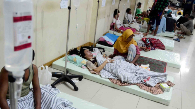 Korban bencana tsunami di Desa Way Muli, Kecamatan Kalianda menjalani perawatan di Rumah Sakit Bob Bazar Kalianda, Lampung Selatan