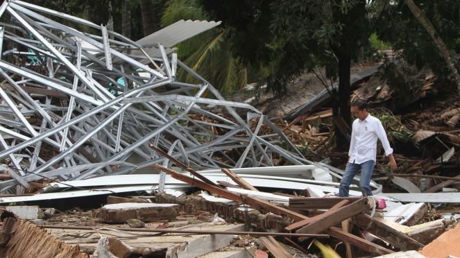 Jokowi Tinjau Lokasi Tsunami Selat Sunda. 