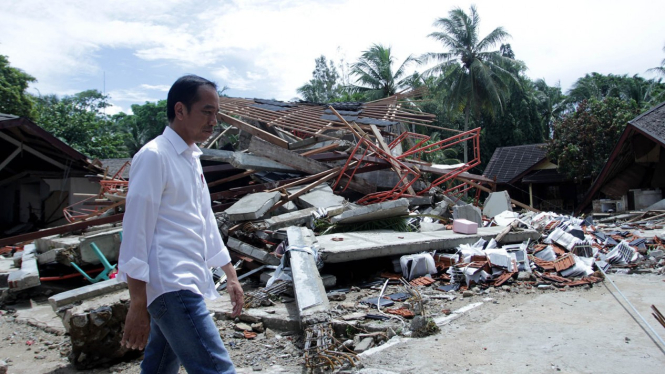 Jokowi Tinjau Lokasi Tsunami Selat Sunda. 