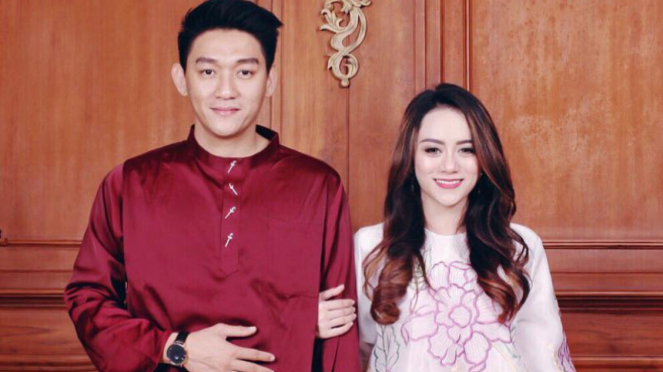 Ifan Seventeen dan mendiang sang istri, Dylan Sahara.