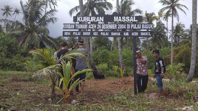 Lokasi kuburan massal para korban tsunami tahun 2004 di Pulau Baguk, Kabupaten Aceh Singkil, Aceh.