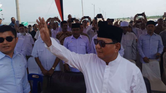 Calon presiden Prabowo Subianto saat tiba di lokasi peringatan 14 tahun tsunami Aceh di TPI Lampulo Banda Aceh, Rabu, 26 Desember 2018.