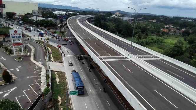 Foto udara jalan tol layang Bogor Outer Ring Road (BORR) Sholeh Iskandar, Kota Bogor, Jawa Barat