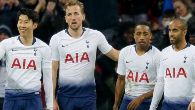 Pemain Tottenham Hotspur rayakan kemenangan.