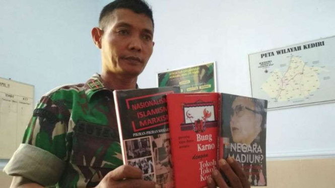 Buku bertemakan komunisme dan PKI dari berbagai judul diamankan aparat gabungan.