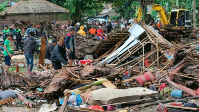 Dampak kerusakan akiat tsunami di Selat Sunda
