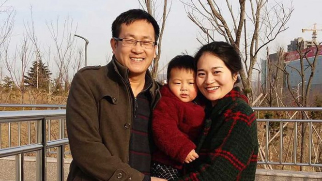 Wang Quanzhang, kiri, ditahan tanpa akses ke pengacaranya atau keluarganya selama tiga tahun.