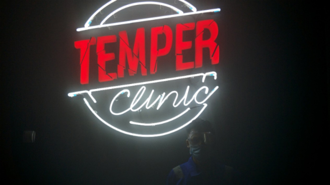 Temper Clinic, tempat khusus lampiaskan amarah.