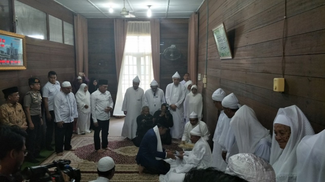 Presiden Jokowi bertemu Haji Hasyim, sesepuh di Langkat Sumut