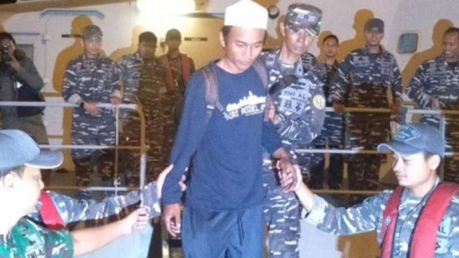 Ari Agus Arman (24), nelayan yang ditemukan selamat oleh TNI AL.