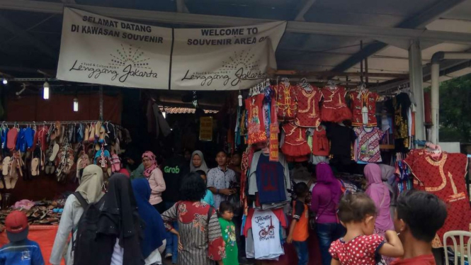 Suasana kawasan Lenggang Jakarta di Kawasan Monas, Jakarta Pusat.