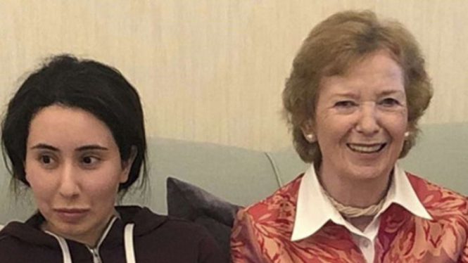 Sheikha Latifa bersama mantan Kepala hak asasi manusia PBB, Mary Robinson.