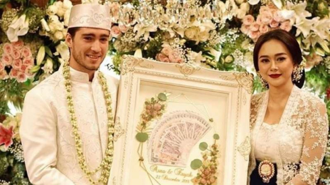 Aura Kasih menikah