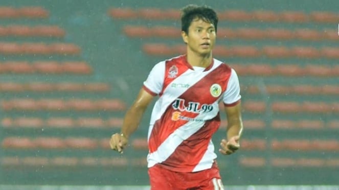 Jugando para la FA de Kualal Lumpur, Agrad Justranto