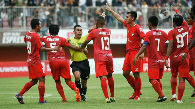 Cuplikan pertandingan Madura FC melawan PSS Sleman pada babak perempat final Liga 2 Indonesia.
