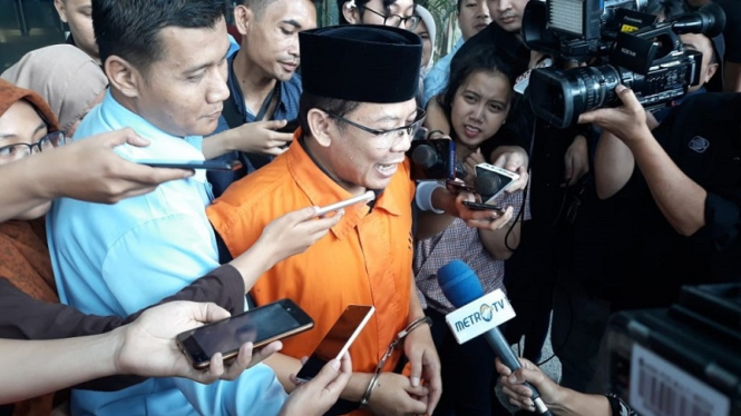 Wakil Ketua DPR Taufik Kurniawan diborgol usai diperiksa KPK