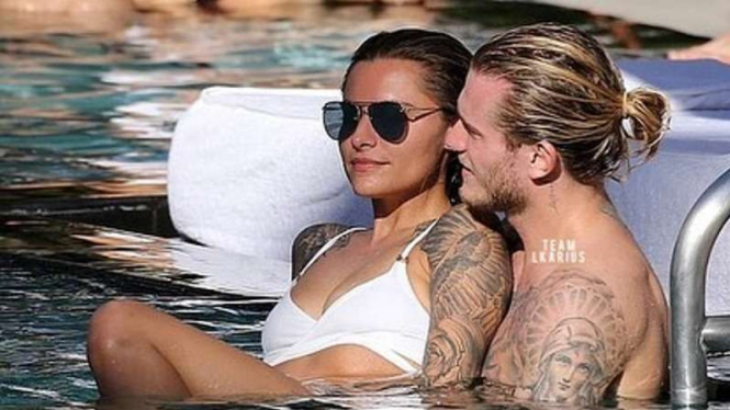 Loris Karius bersama kekasih barunya, Sophia Thomalla.