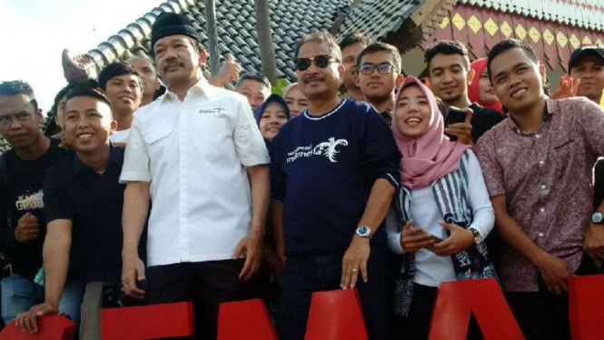 Menteri Pariwisata Arief Yahya (kedua dari kanan) usai berdialog dengan pelaku wisata di Jawa Tengah dan Yogyakarta, di PRPP Semarang, Jumat, 4 Januari 2019.