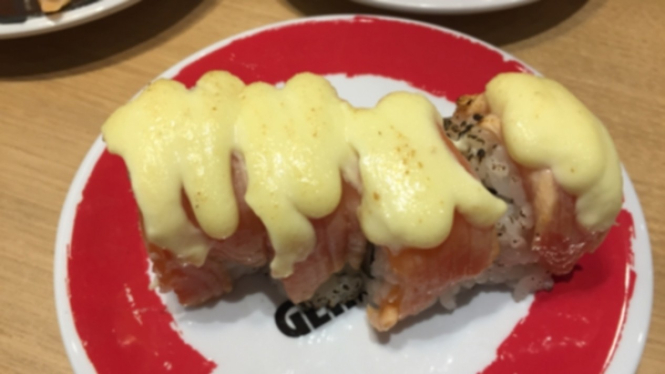 Salmon with Garlic Chesse Geni Sushi