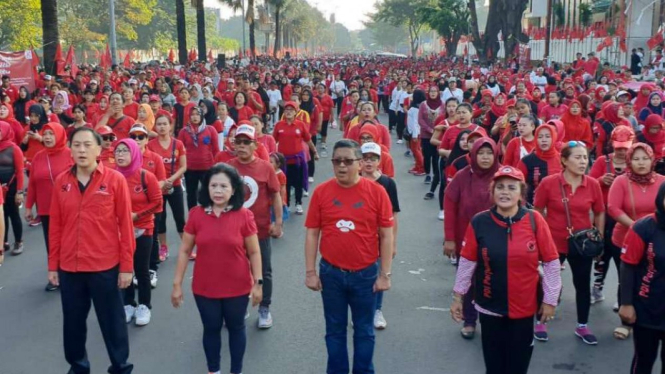 Kader PDI Perjuangan Merahkan Kemayoran dalam rangka HUT ke-46.