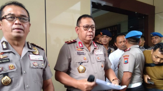  Kepala Kepolisian Daerah Jawa Timur Inspektur Jenderal Polisi Luki Hermawan 