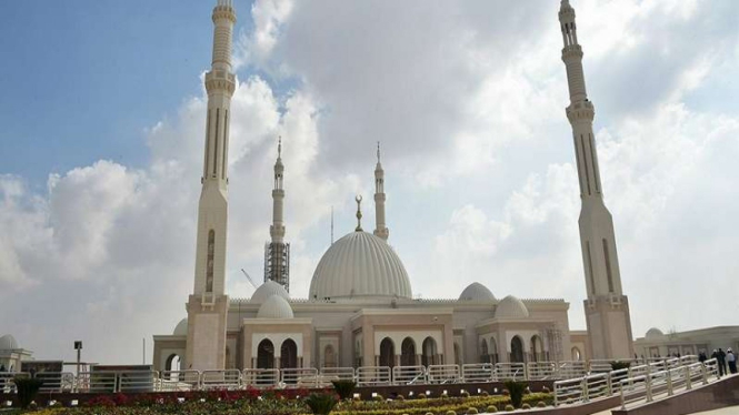 Masjid terbesar di Mesir Al Fattah Al Aleem diresmikan