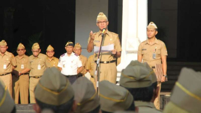 Gubernur Jawa Tengah Ganjar Pranowo saat memimpin apel pagi di kantornya, Semarang, Senin, 7 Januari 2019.