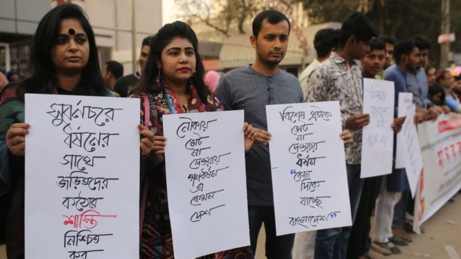 Sejumlah kelompok oposisi menggelar demonstrasi di Kota Dhaka dan Noakhli sejak laporan tentang kasus pemerkosaan mengemuka.-NurPhoto/Getty