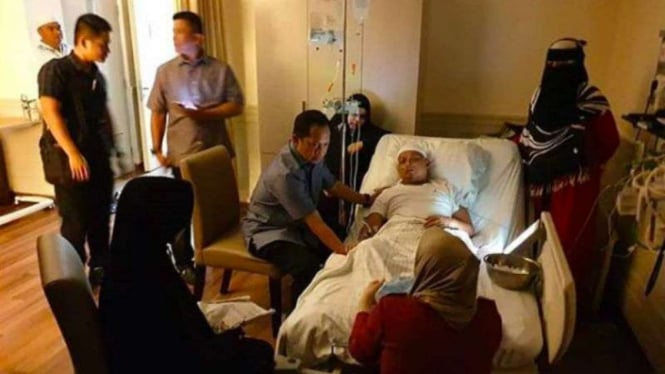 Ustaz Arifin Ilham dilaporkan dirawat di Rumah Sakit, sebagaimana disampaikan putranya, Alvin Faiz, melalui akun Instagram-nya, Senin, 7 Januari 2019.
