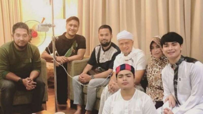 Ustaz Arifin Ilham saat masih dirawat di RSCM