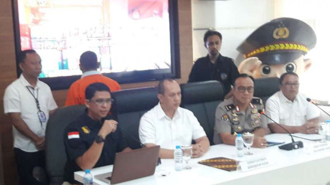 Bareskrim Polri merilis penangkapan pembuat hoax 7 kontainer surat suara.