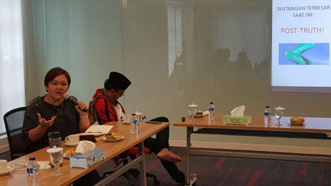 Putri presiden keempat Abdurrahman Wahid, Anita Hayatunnufus Wahid, sebagai presidium Masyarakat Antifitnah Indonesia (Mafindo) ketika bertandang ke kantor pusat Partai Solidaritas Indonesia di Jakarta, Rabu, 9 Januari 2019.