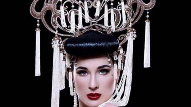 Dita Von Teese.