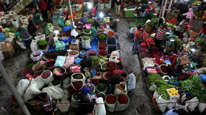 Aktivitas pedagang dan konsumen di pasar tradisional sayur dan rempah-rempah, Pe
