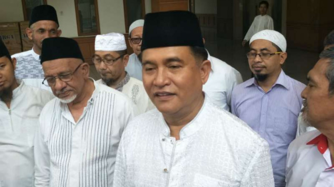 Pakar hukum tata negara Yusril Ihza Mahendra usai menjadi khatib Jumat di Kantor Dewan Da'wah Islamiyah Indonesia, Jakarta, Jumat, 11 Januari 2019.
