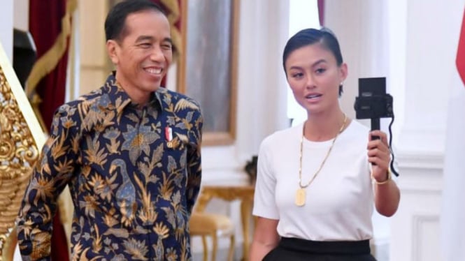 Presiden Joko Widodo dan Agnez Monica