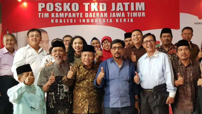okoh Berbeda tapi Mesra bersama Ketua TKD Jatim, Irjen Pol (Purn) Machfud Arifin, di Surabaya, Jawa Timur, pada Sabtu, 12 Januari 2019.