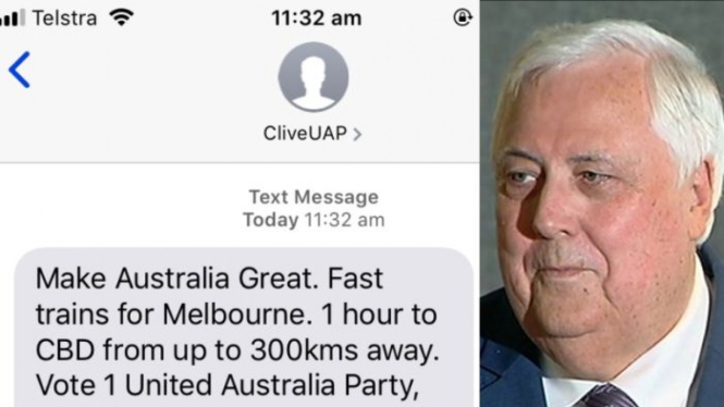 Clive Palmer mengatakan tidak melanggar hukum karena partainya mengirimkan jutaan SMS ke warga berisi pesan politik.