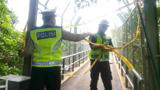 JPO nyaris ambruk di Tol Jakarta-Merak