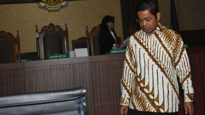 Terdakwa kasus dugaan suap proyek PLTU Riau-1 Idrus Marham di sidang Pengadilan Tipikor.