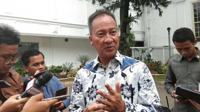 Menteri  Sosial Agus Gumiwang di kantor Presiden 