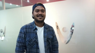 Keluar dari Zona Nyaman, Abdul &lsquo;Idol&rsquo; Rilis Single Tell Me Something