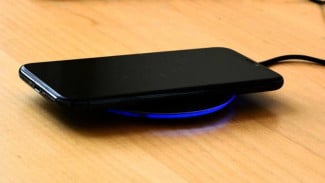 Anti Ribet! Ini Deretan HP dengan Wireless Charging yang Wajib Kamu Punya