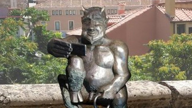 Patung setan yang dicemooh itu belum terpasang. - City of Segovia