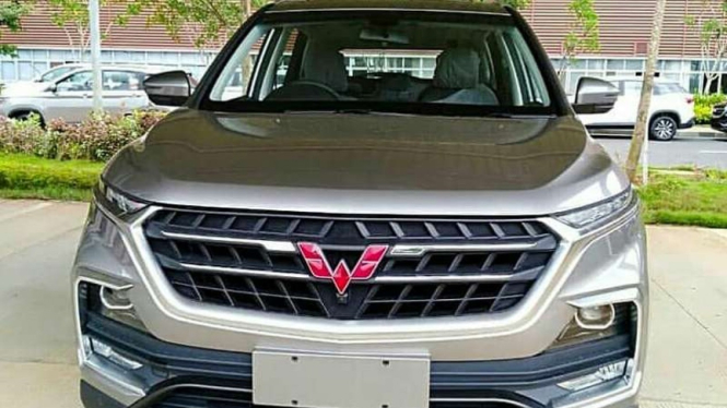 Wuling Almaz