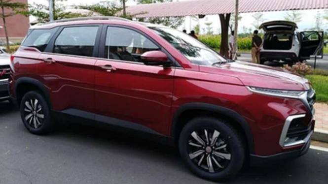 SUV Wuling.