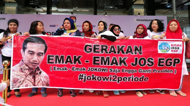Emak-emak pendukung Jokowi-Maruf