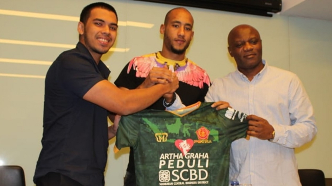 Loris Arnaud resmi diperkenalkan sebagai pemain baru PS Tira