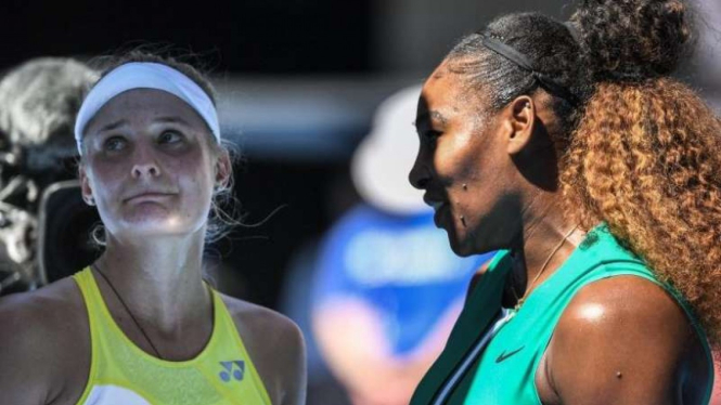 Serena Williams menghibur Dayana Yastremska yang tersingkir di babak 3 Australian Open